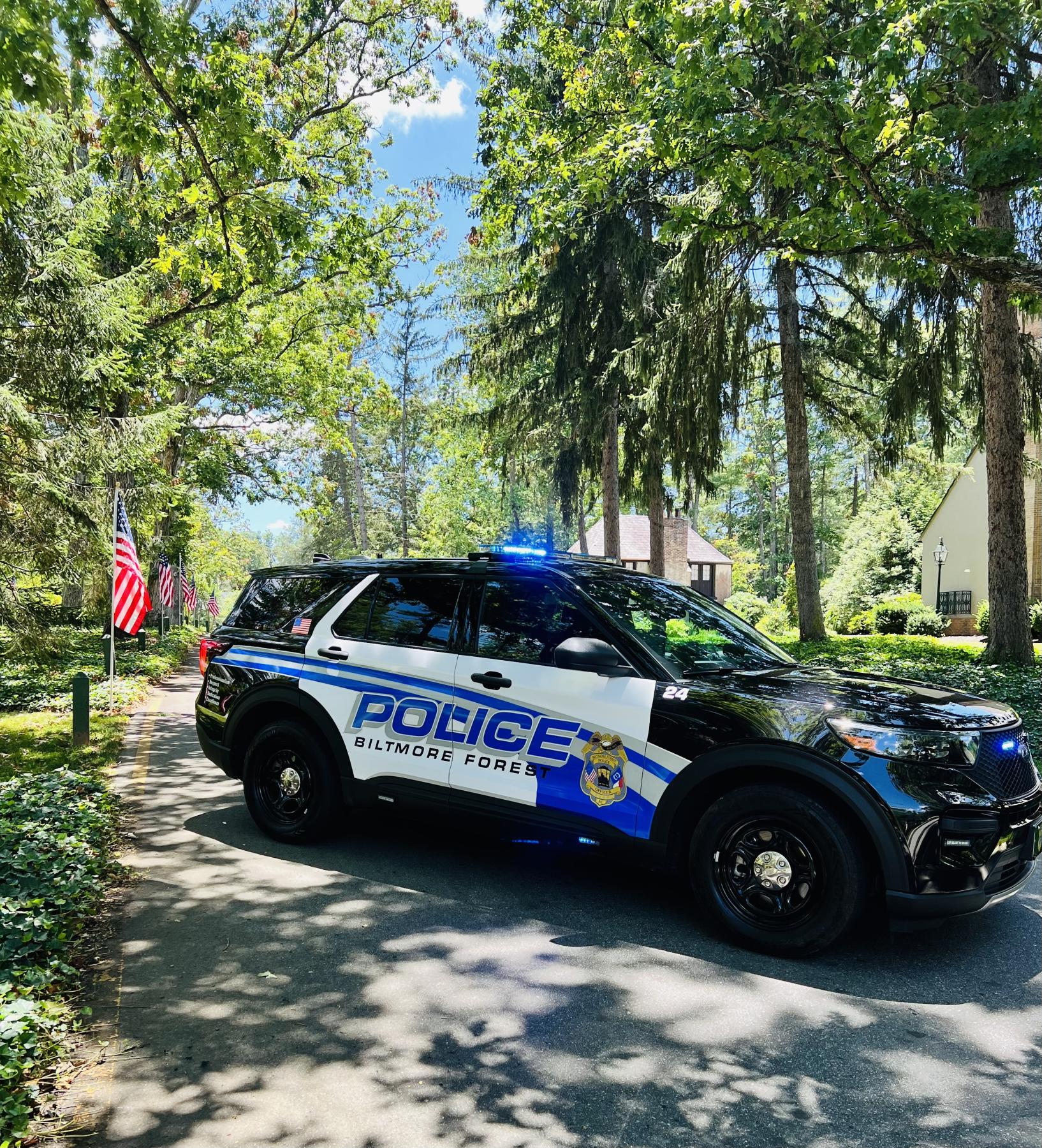Police vehicle in front of town hall.